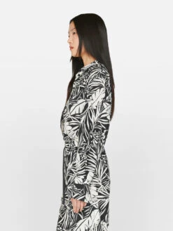 The Oversized Shirt -- Noir Multi 13 The Oversized Shirt -- Noir Multi -Elegant Wear Store 3 LWSH2778 NOIR MULTI FRSU23EC II WOMENS DAY 01 1142HR