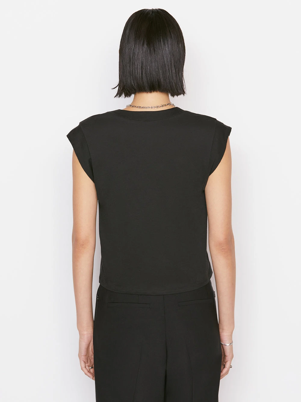 Le High Rise V Neck Tee -- Noir 6 Le High Rise V Neck Tee -- Noir - Image 4