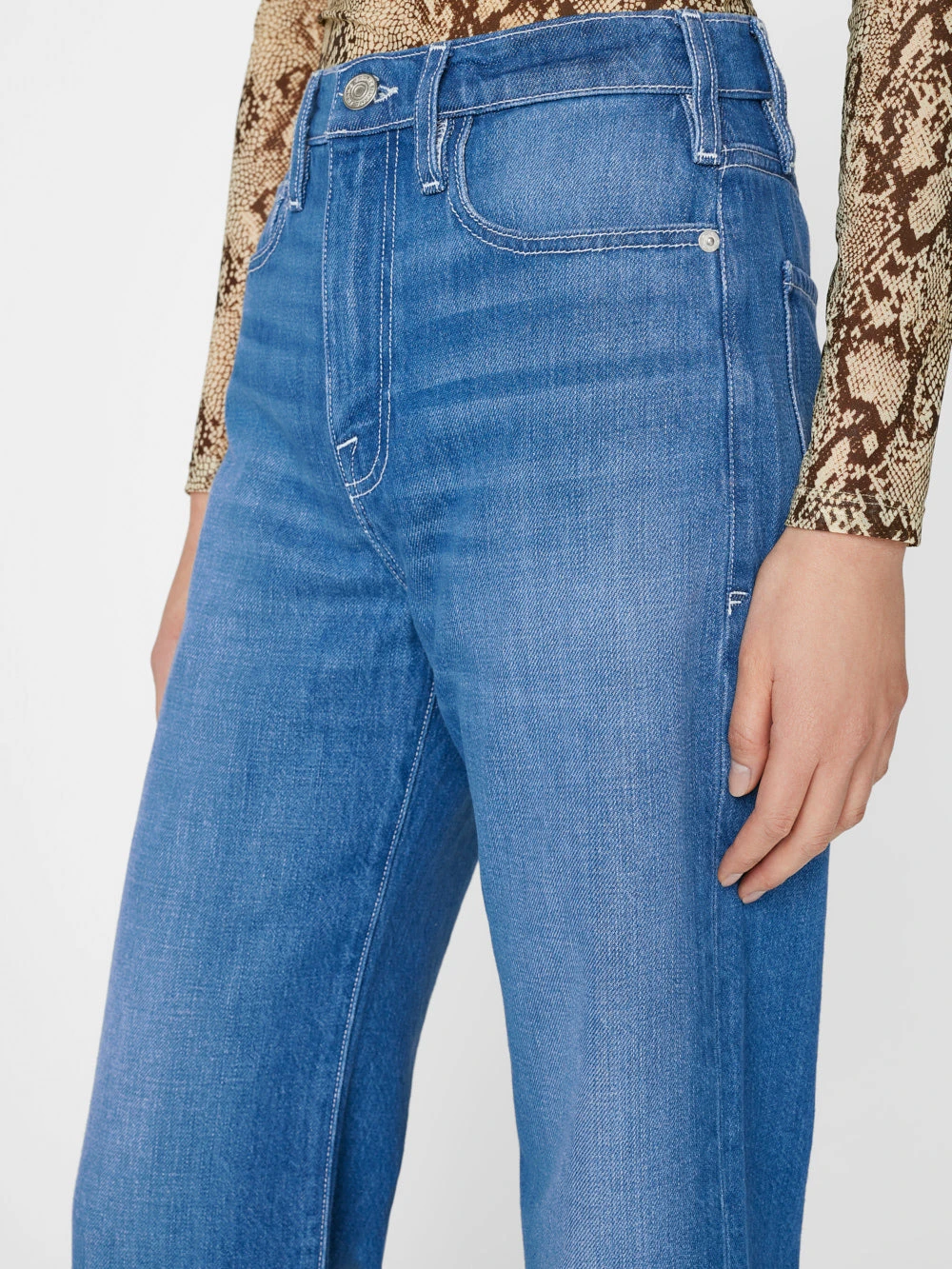 Le Jane Crop -- Atrium 5 Le Jane Crop -- Atrium - Image 3