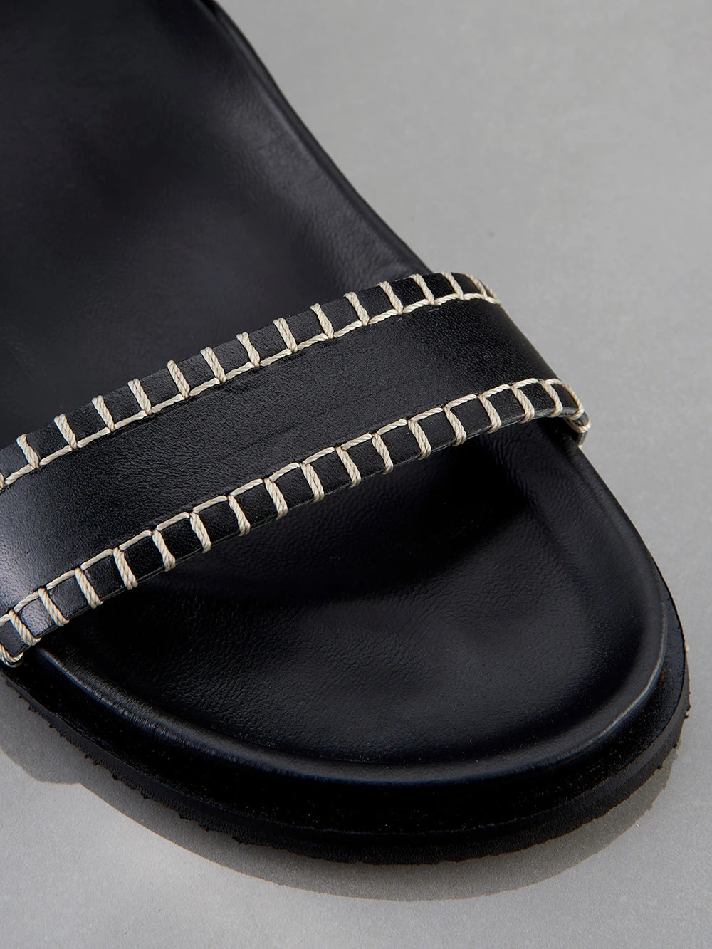 Le Marcel Sandal -- Noir 3 Le Marcel Sandal -- Noir - Image 2