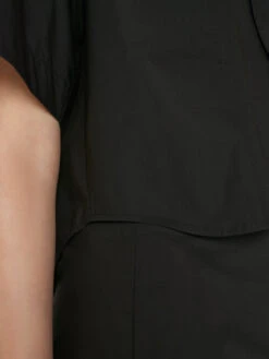 Cropped Short Sleeve Shirt -- Noir -Elegant Wear Store LWSH2789 NOIR FRSU23EC II WOMENS DAY 01 0094HR