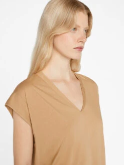 Le Mid Rise V-Neck Tee -- Light Camel