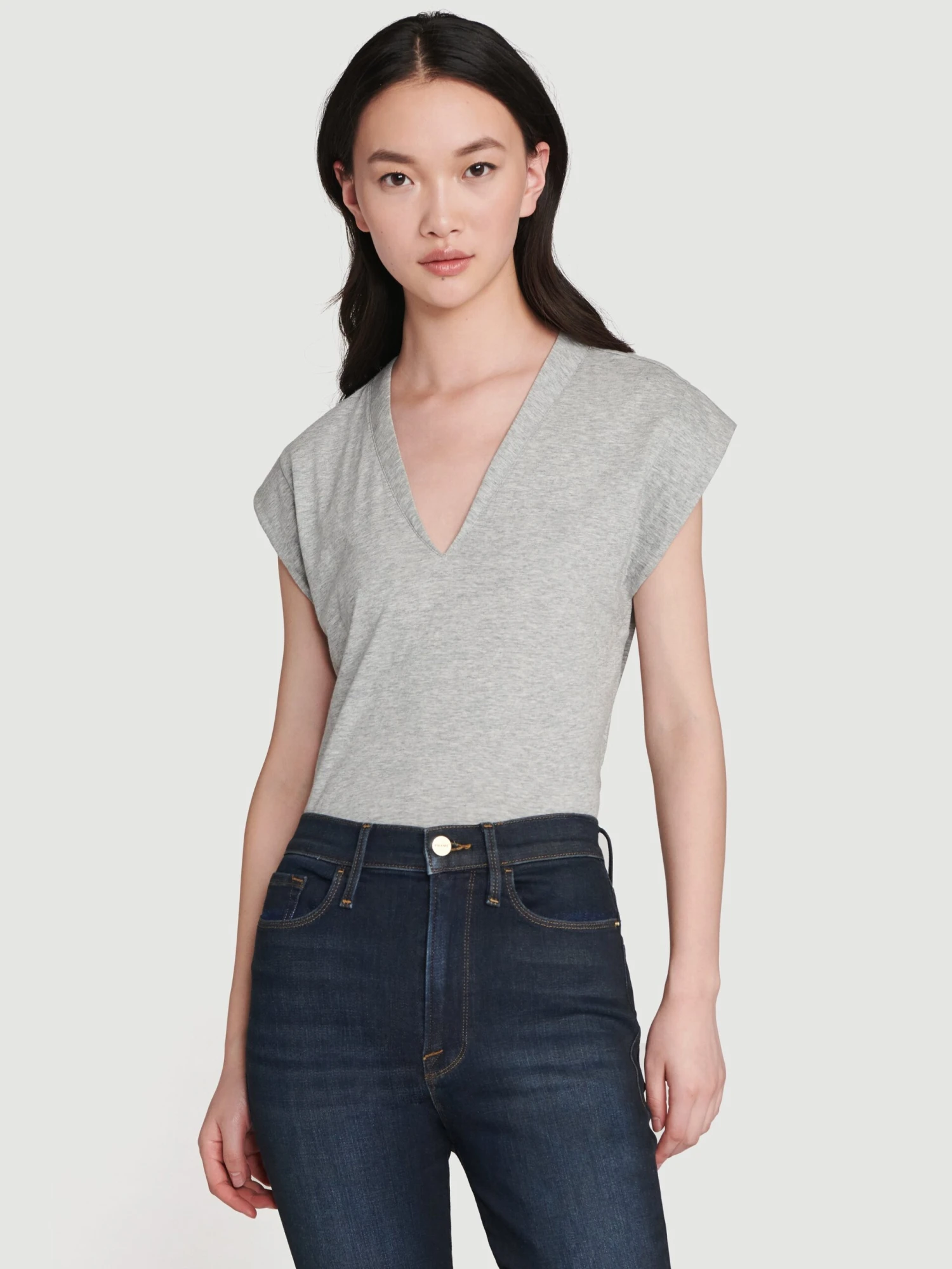 Le High Rise V Neck Tee -- Gris Heather 5 Le High Rise V Neck Tee -- Gris Heather - Image 3